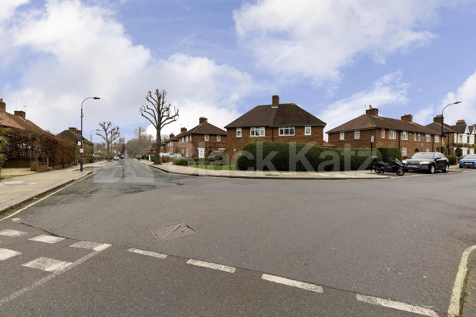 			3 Bedroom, 1 bath, 1 reception House			 Wormholt Road, Shepherds Bush